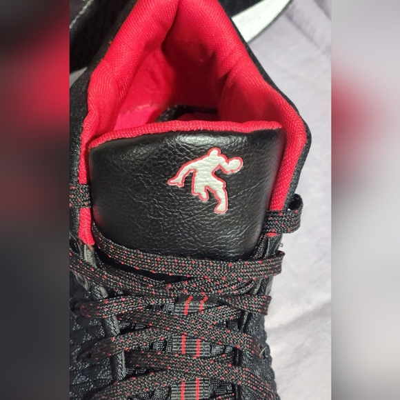 AND1 Size 12 MEN'SBLACK and Red Sneakers - Picture 4 of 7